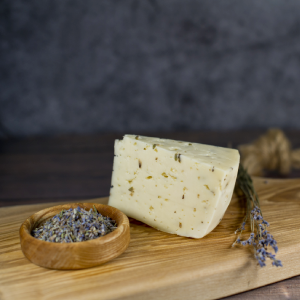 Сыр козий с лавандой ТМ Мамонтовская сыроварня